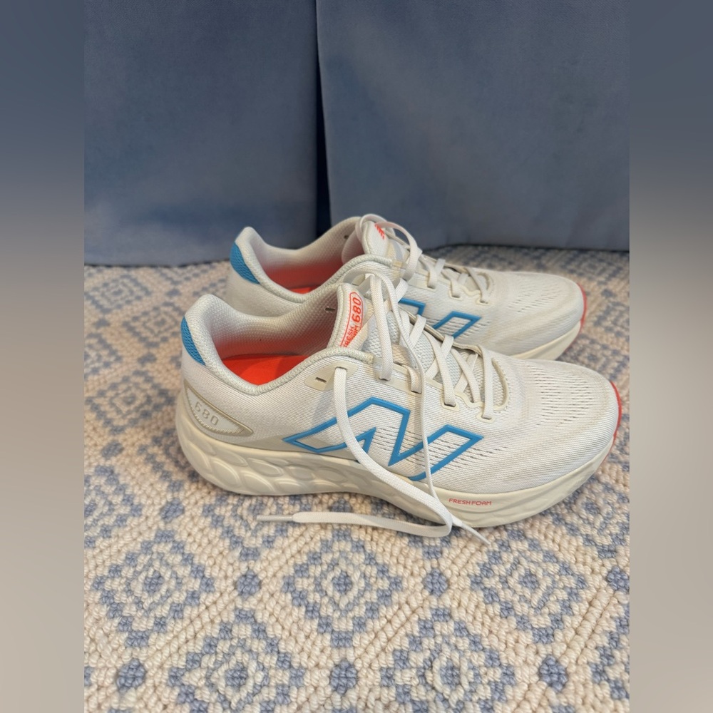 New Balance Woman’s Fresh Foam 680 V8 - Picture 3 of 7